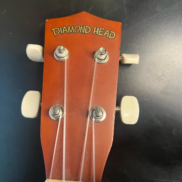 Diamond Head DU-150 Soprano Ukulele Natural Black Fingerboard - Picture 3 of 4